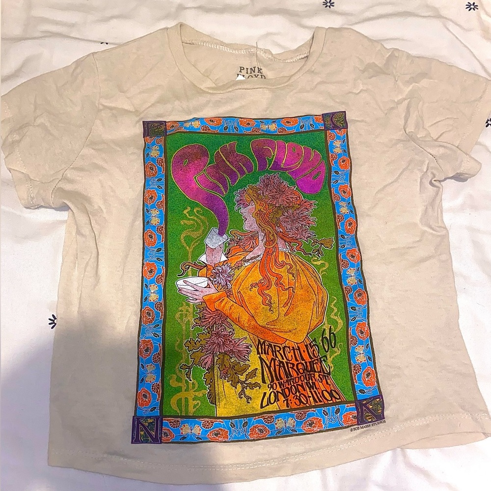 Urban outfitters pink floyd london tour baby tee🎸🤍✨